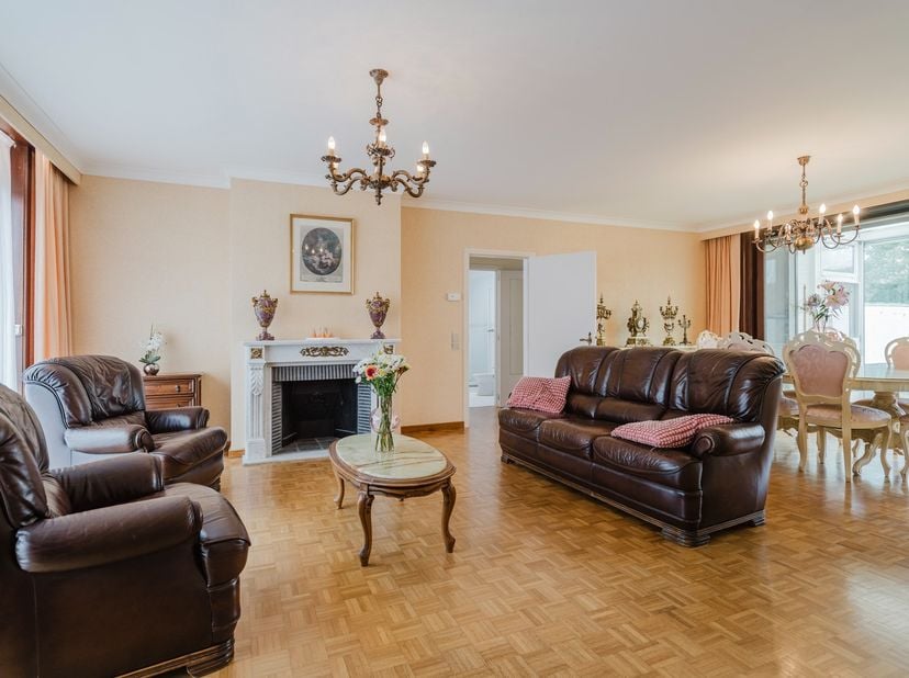 Comfortabel wonen op één niveau!<br />
<br />
Richtprijs: € 395.000&amp;nbsp;&amp;nbsp;<br />
Bezoekdag: vrijdag 12 juni , enkel op afspraak!<br />
<br />
Gel