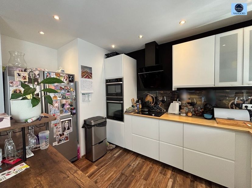 GERENOVEERDE WONING MET 3 SLAAPKAMERS<br />
Richtprijs : 349.000 euro<br />
Deze woning is gelegen nabij het stadscentrum van Geraardsbergen, belangri