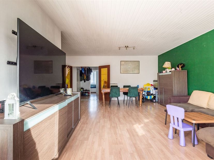 Appartement met 2 slaapkamers en autostaanplaats!<br />
Ligging: Dit charmante appartement op Paviljoenlaan 3 in Wilrijk ligt in een rustige, groene o