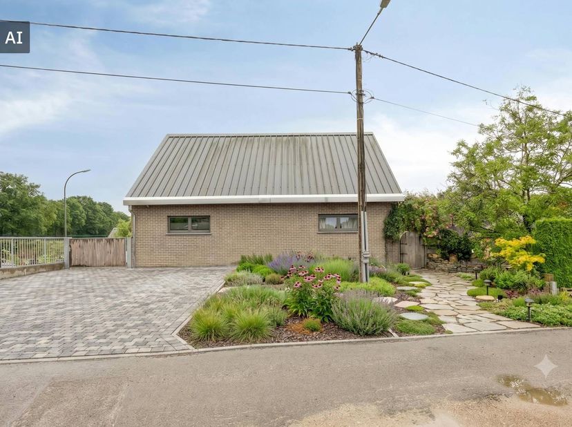 Bent u op zoek naar een unieke, instapklare open bebouwing op een uiterst rustige locatie? Dit prachtig gelegen huis te koop in Bree bevindt zich in e