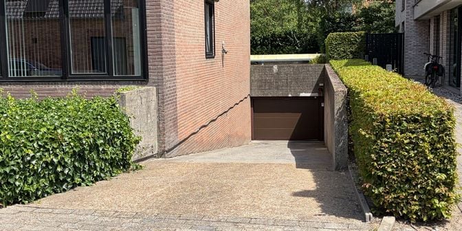 Garage te koop in Moerkerkse Steenweg 115 bus 32, 8310 Sint-Kruis
