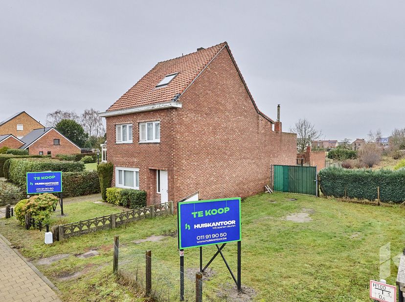 Halfopen bouwperceel met een oppervlakte van 1057 m² en een straatbreedte van 9m nabij het centrum van Lommel.