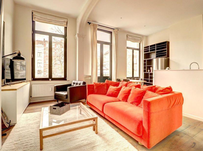 CHATELAIN - Mooi appartement op de 1e verdieping met een oppervlakte van 65 m². Woonkamer met open keuken die uitkomt op een balkon, hal, een badkamer