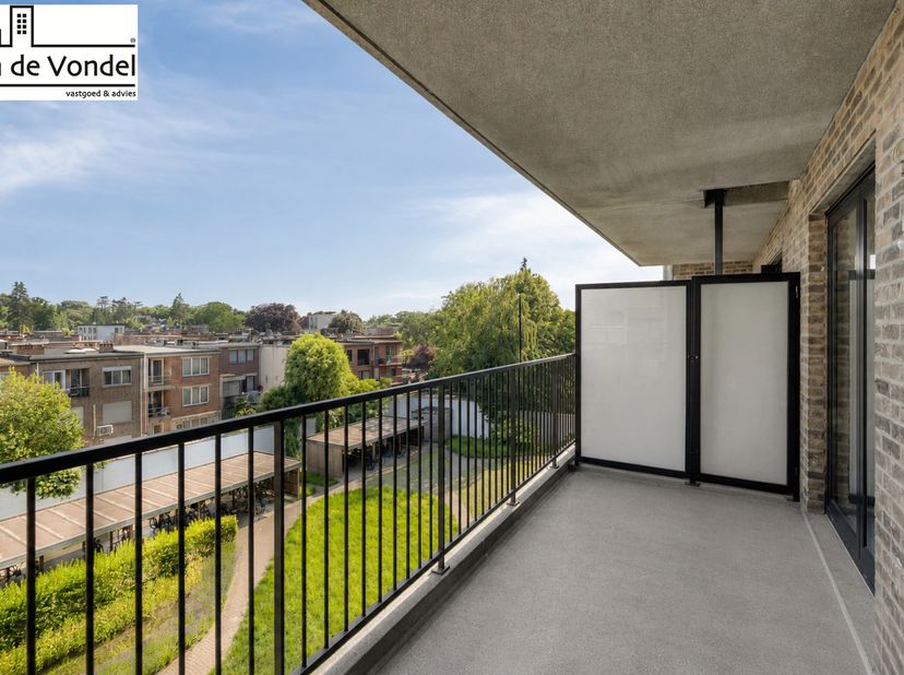 Bent u op zoek naar een recent, energiezuinig appartement op een uitstekende ligging? <br />
Dan is dit prachtige appartement zeker een bezoek waard!<
