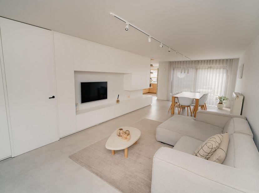In een gegeerde woonwijk van Hasselt, de Tesch, bevindt zich deze prachtige instapklare gezinswoning. Een woning waar de voorbije jaren met veel zorg