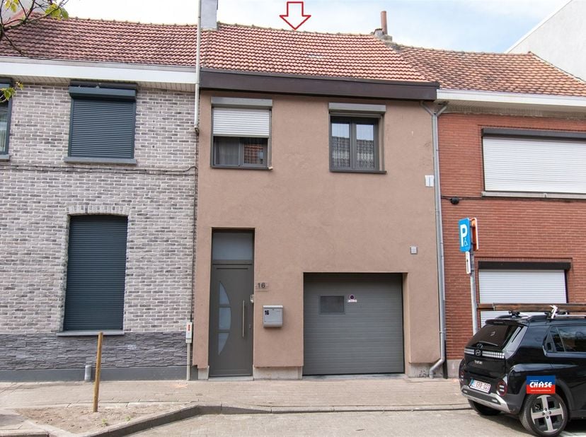 HOBOKEN | CHARMANTE, INSTAPKLARE RIJWONING MET DRIE SLAAPKAMERS EN TUIN OP EEN TOTALE GRONDOPPERVLAKTE VAN 150m² | EPC B | <br />
Indeling als volgt: