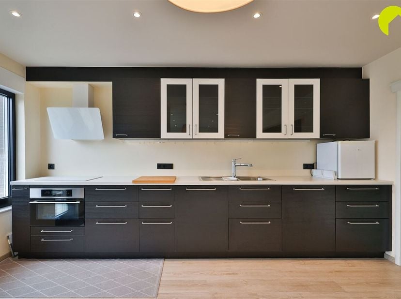 Gelegen nabij de prestigieuze wijk rond park Den Brandt vinden we dit zeer degelijke en energiezuinige appartement met 2 slaapkamers en breed terras t
