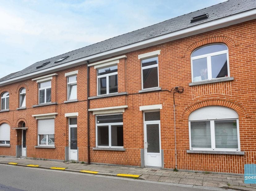 Te koop in Lede : instapklare woning nabij winkels (bakkerij, slager en apotheek op wandelafstand) en station.<br />
Woning met gezellig tuintje en te