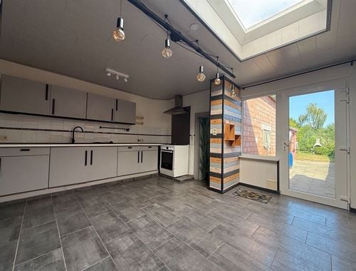                                         Maison unifamiliale à louer à Péruwelz, € 680
