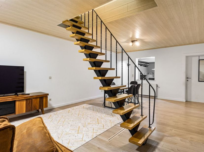 Ontdek deze prachtige gerenoveerde woning op een ideale locatie! <br />
De woning bevindt zich op wandelafstand van de Grote Markt en het Zimmerplein
