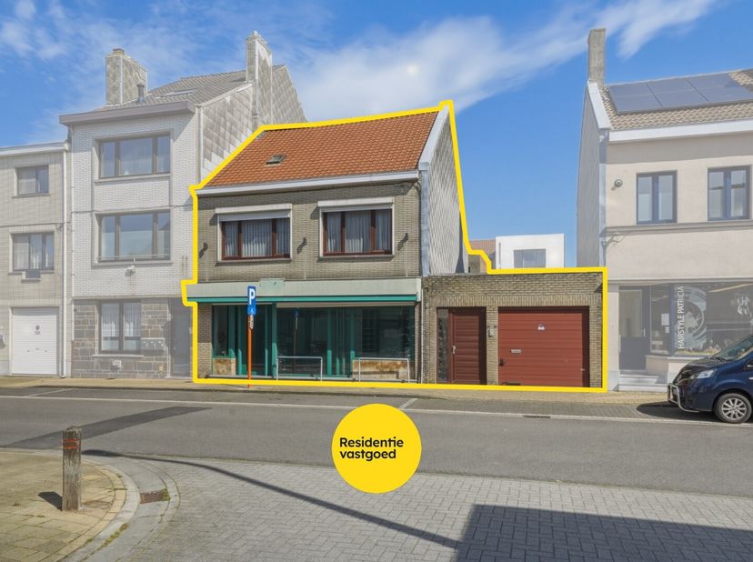 Ontdek deze ruime handelswoning met enorm veel potentieel, ideaal gelegen in Bredene! Deze veelzijdige eigendom combineert wonen en werken op één loca