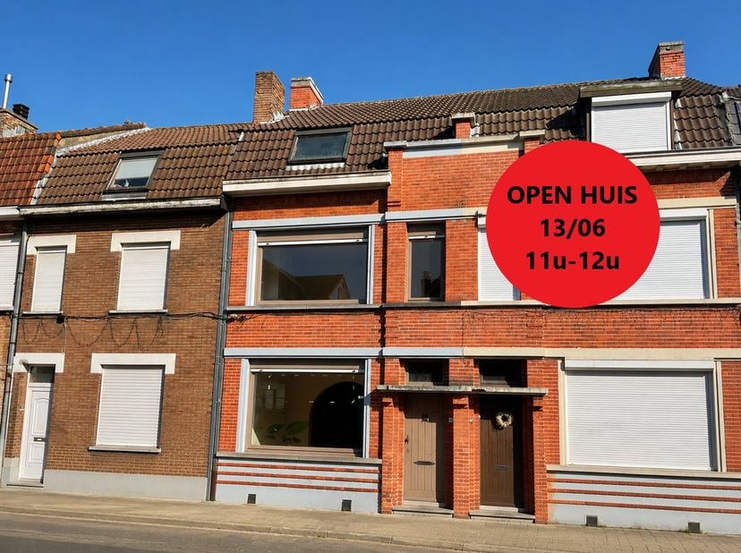 OPEN HUIS ZATERDAG 13/06 van 11u tot 12u;<br />
Op een centrale en bijzonder gegeerde ligging in Assebroek bevindt zich deze ruime gezinswoning. Dankz
