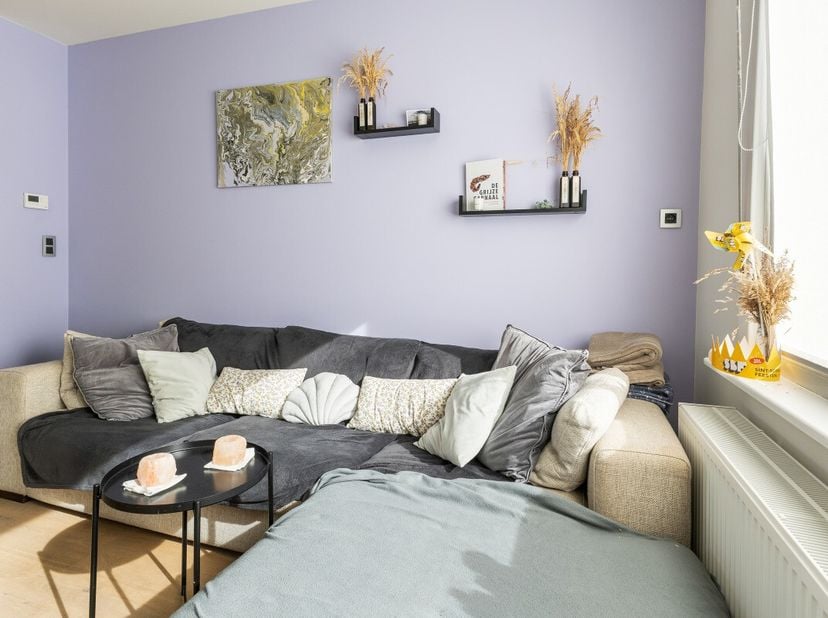 Découvrez cette maison mitoyenne non meublée et rénovée à Nieuwpoort-ville, offrant 3 chambres spacieuses à quelques pas du quai. Disposition : Séjour