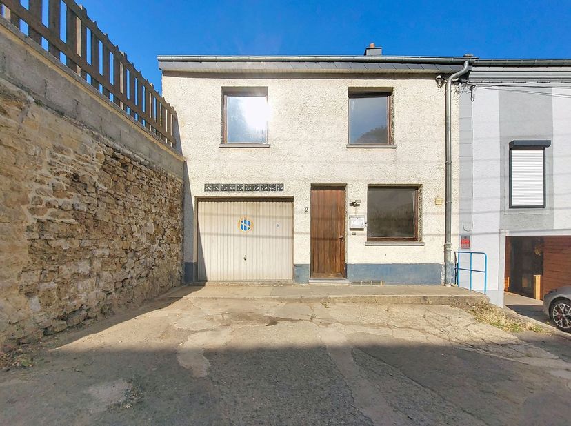 W Immobilière vous propose cette charmante maison 4 chambres située dans le village dEthe, offrant un cadre de vie agréable et recherché. Une belle op