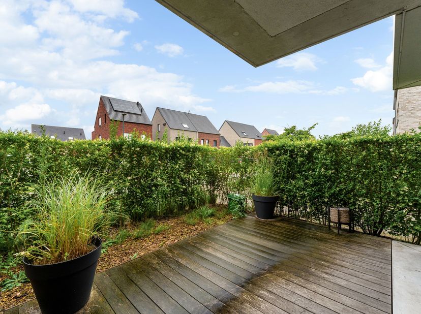 Dit leuke gelijkvloers appartement van 65m² is gelegen in een gezellige wijk aan de nieuwe kaai en dus vlakbij de Turnhoutse jachthaven.<br />
<br />