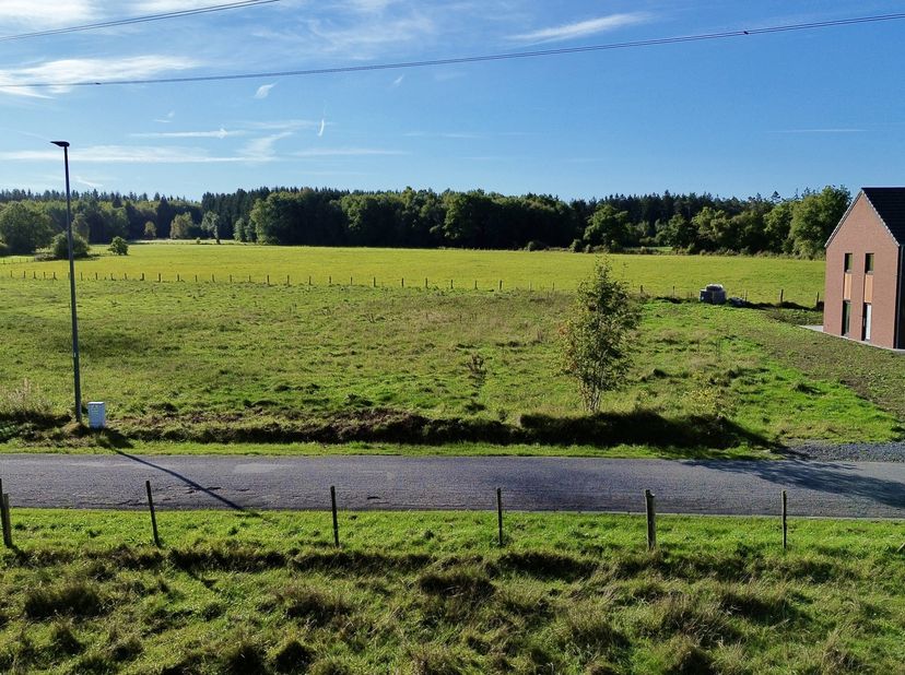 We Invest Ourthe-Amblève et Laura sont ravis de vous présenter ce terrain à bâtir situé à Werbomont, dans un environnement calme et vert, à proximité