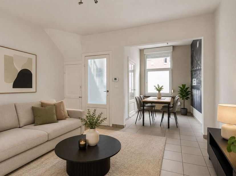 Gelegen in de rustige Pettendonk te Lier bevindt zich deze karaktervolle en instapklare woning, met alle voorzieningen zoals scholen, winkels en openb