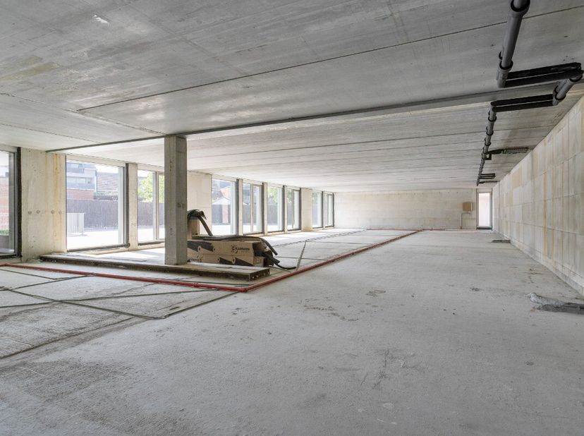 Espace bureau de 71 m². (peut être agrandi à 442 m² aujourd'hui) L'espace est vendu non fini - dans un endroit facilement accessible et Top Project (