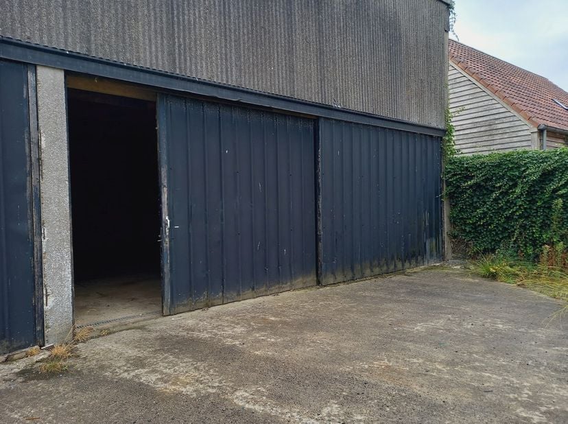 Garage à louer à Statiestraat 38,
                    8840 Staden