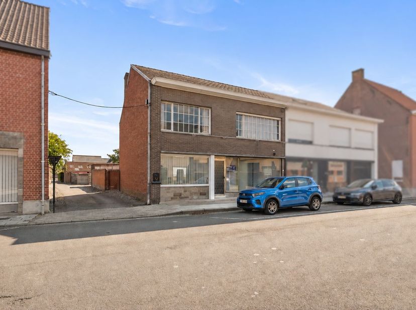 Huis te koop in Stationsstraat 81 bus a,
                    8830 Gits