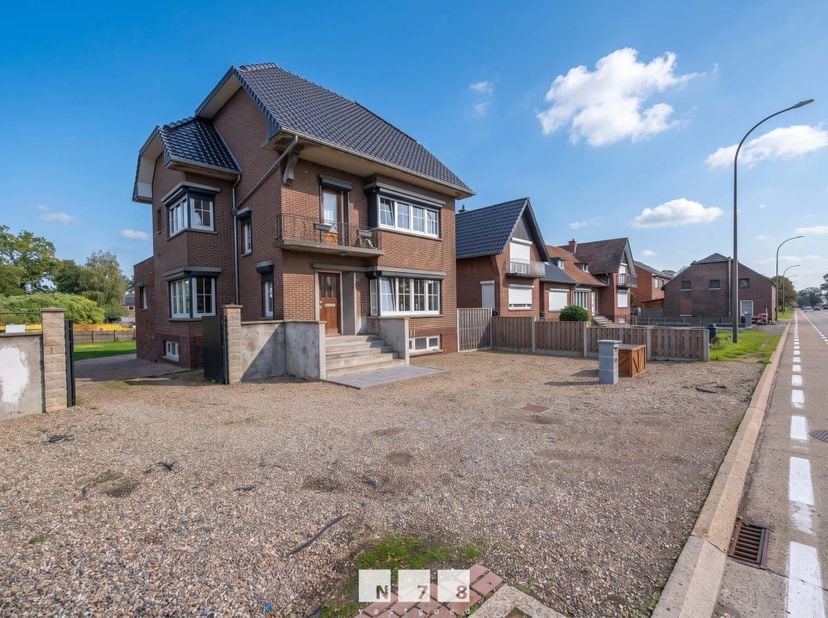 Huis te koop in Rotemerlaan 11,
                    3680 Neeroeteren