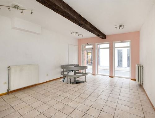                                         Handelspand met woonst te koop in Sint-Truiden, € 174.000
