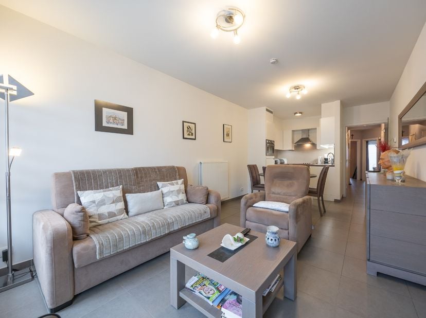 Bent u op zoek naar een verzorgd appartement op een centrale ligging in Middelkerke? Dan is dit gelijkvloers appartement in de Residentie Amélie zeker