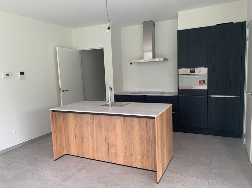 Zeer centraal energie zuinig gelijkvloers appartement huur in het hartje van Diepenbeek in residentie Bruyère.<br />
Hat appartement beschikt over een