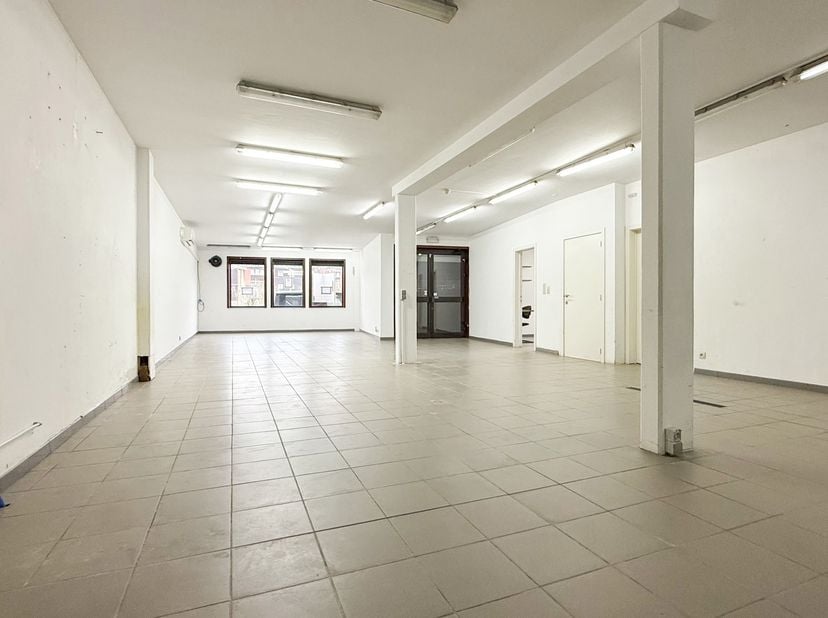 Bien professionnel à vendre
                    à 3550 Zolder