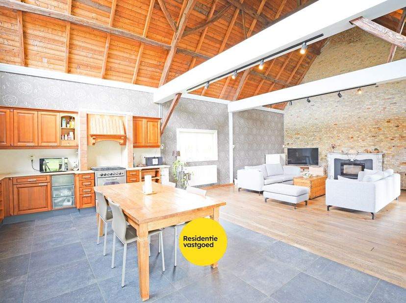 Ruime open bebouwing met prachtige verzichten op 3858 m². Dankzij de open ligging in een doodlopende straat geniet u hier van een weids uitzicht en op