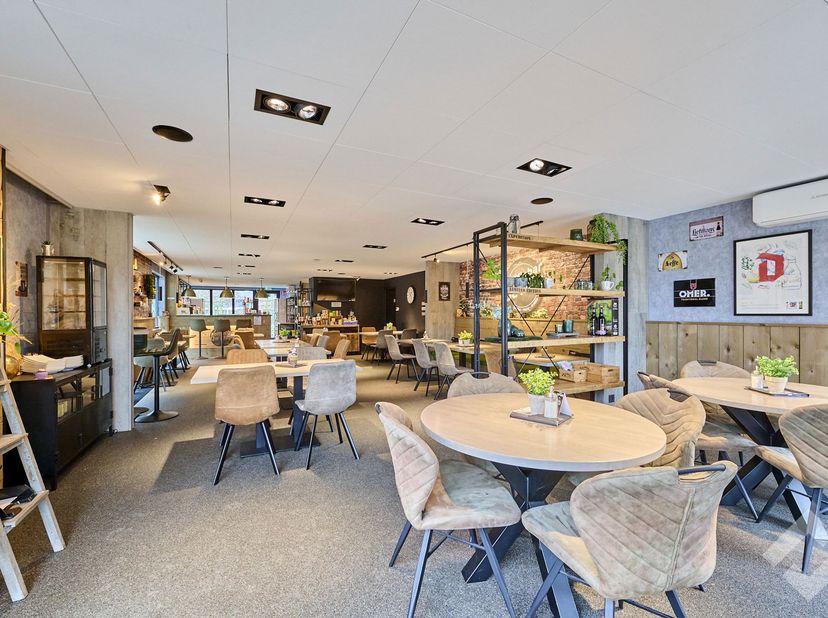 Uitstekend horeca pand te koop gelegen in de dorpskern van Kaulille. Het pand werd recent volledig gerenoveerd en omgebouwd met oog voor detail naar d