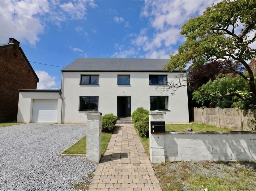 Gerenoveerd dorpshuis in afwerking in Ramillies (bij Perwez)<br />
Bieden vanaf € 395.000 onmiddellijke verkoopprijs € 450.000<br />
Meer informatie,