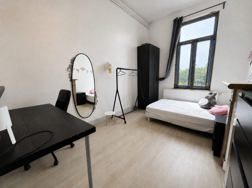MIRROR Immobilier propose à la location 1 chambre disponible dans un immeuble composé de 5 chambres en colocation pour étudiants et jeunes travailleur