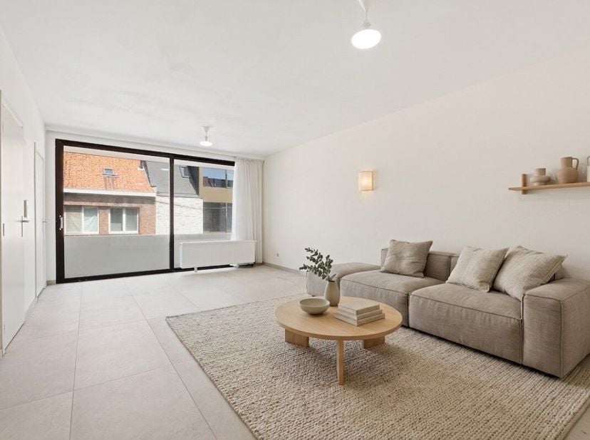 Te koop: vernieuwd appartement in de Slachtersstraat, centraal gelegen in een kleine residentie in Oostende. Dit instapklaar appartement combineert ee