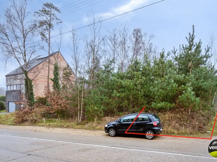 Deze bouwgrond voor een halfopen bebouwing bevindt zich aan de Oostereindestraat in Lummen, op een strategische locatie met vlotte verbindingen naar d