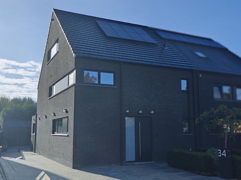 Huis te koop in Burgemeester Dr. Eugeen Roggemanlaan 34,
                    9190 Stekene