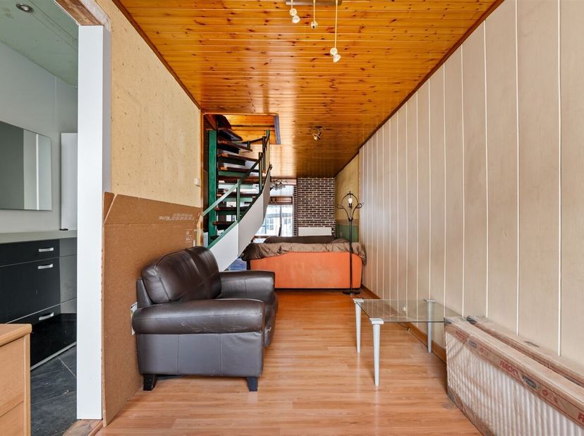Journée portes ouvertes le samedi 14 mars de 12h30 à 13h30<br />
Maison familiale à rafraîchir avec 4 chambres et jardin à Deurne<br />
Dans la paisib