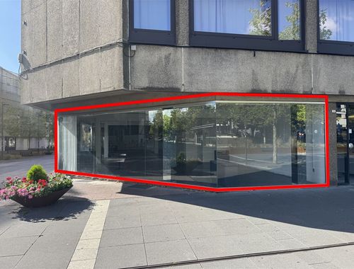                                         Handelsgelijkvloers te huur in Genk, € 2.800
