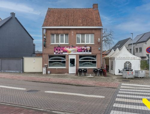                                         Usage mixte à vendre à Olen, € 278.000

