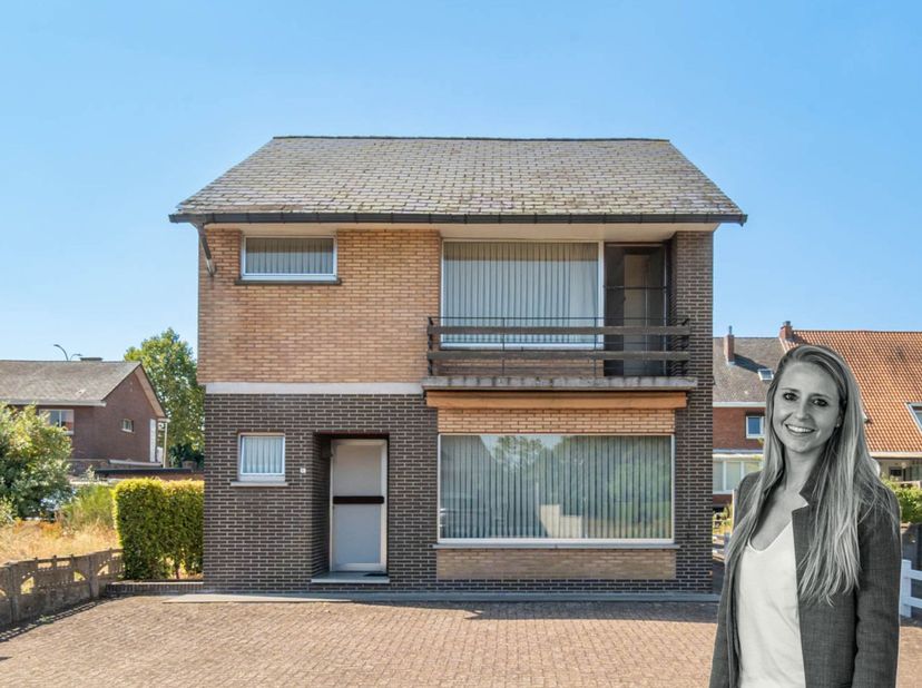 CHARMANTE WONING MET PRAKTIJKRUIMTE IN HET HART VAN HELCHTEREN.<br />
<br />
Deze goed onderhouden woning is gelegen in het centrum van Helchteren. Di