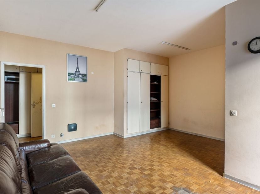 Studio lumineux avec terrasse au bord du parc de la ville<br />
Description :<br />
Ce studio agréable et lumineux offre une solution de vie idéale po