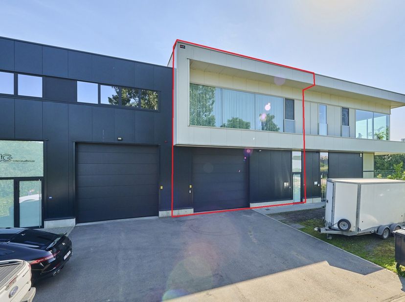 Bien professionnel à vendre à Natveld 33,
                    3740 Beverst