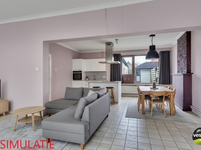 <br />
TE RENOVEREN RIJWONING IN HET CENTRUM VAN AS<br />
<br />
Langs de Steenweg ter hoogte van huisnummer 78 vinden we deze te renoveren woning ter