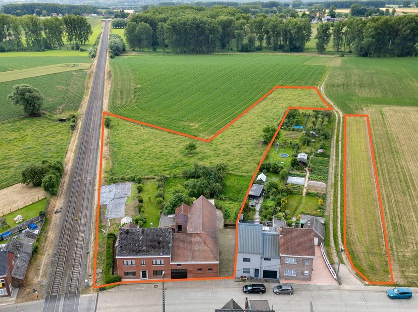 EERSTE BEZOEKDAG WOENSDAG 01/07 VAN 16U TOT 19U (enkel op afspraak!)<br />
LIERDE - Woning met veel potentieel op 93are<br />
Deze karaktervolle eigen