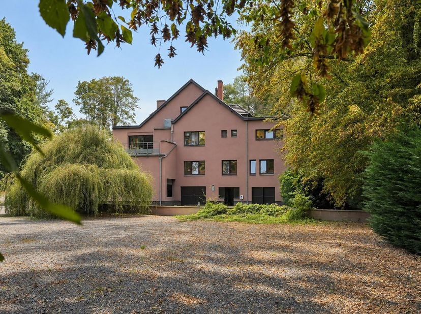 Bedrijfsvastgoed te koop in ,
                    6560 Montignies-Saint-Christophe