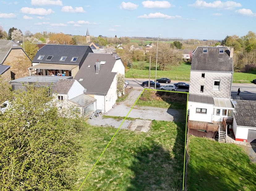 W Immobilière vous propose, à Weyler (6700 Arlon), un terrain à bâtir d’une superficie de 12 ares 99 centiares, idéal pour concrétiser votre futur pro
