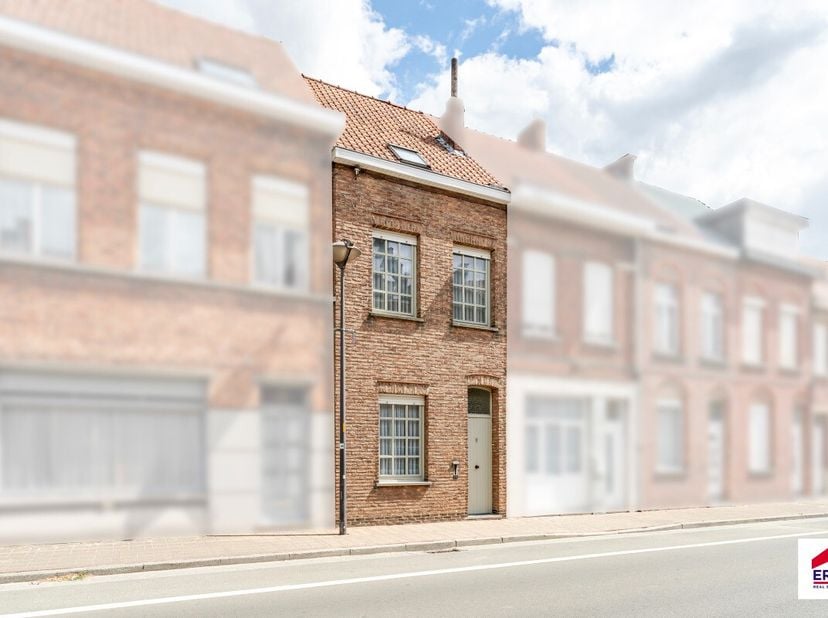 [[ DIT PAND NEEMT DEEL AAN DE ERA OPEN HUIZEN DAG OP 19/9 VAN 16:00 TOT 17:00 ]] Charmante en uitermate goed verzorgde woning in het centrum van Tielt