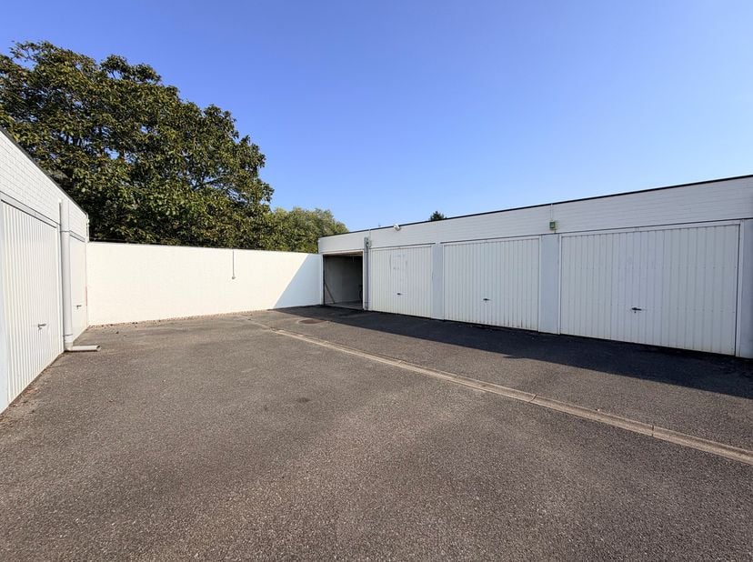 Garage te koop in Pinksterbloemhof 8 bus 34,
                    8301 Duinbergen