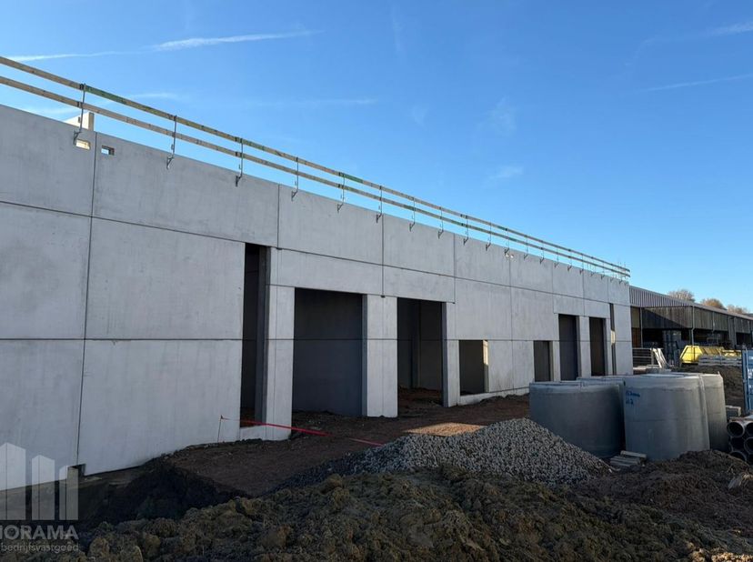Nieuwbouw KMO-unit&amp;nbsp;van&amp;nbsp;432 m²&amp;nbsp;en 142&amp;nbsp;m² mezzanine, te koop<br />
Uitstekend gelegen langs de drukke Mechelsesteenweg (N26) en met