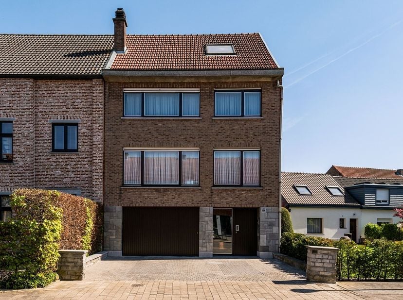 Instapklare bel-etagewoning met zonnige tuin en uitbreidingsmogelijkheden<br />
Gelegen op een vlotte en centrale locatie in Boom bevindt zich deze v
